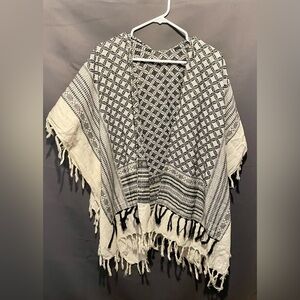 4/$25 bundle deal- Chic Black and White Geometric Ruana